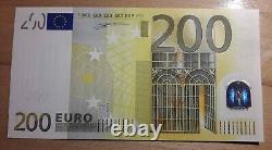 200 Euro banknotes P-6 UNC